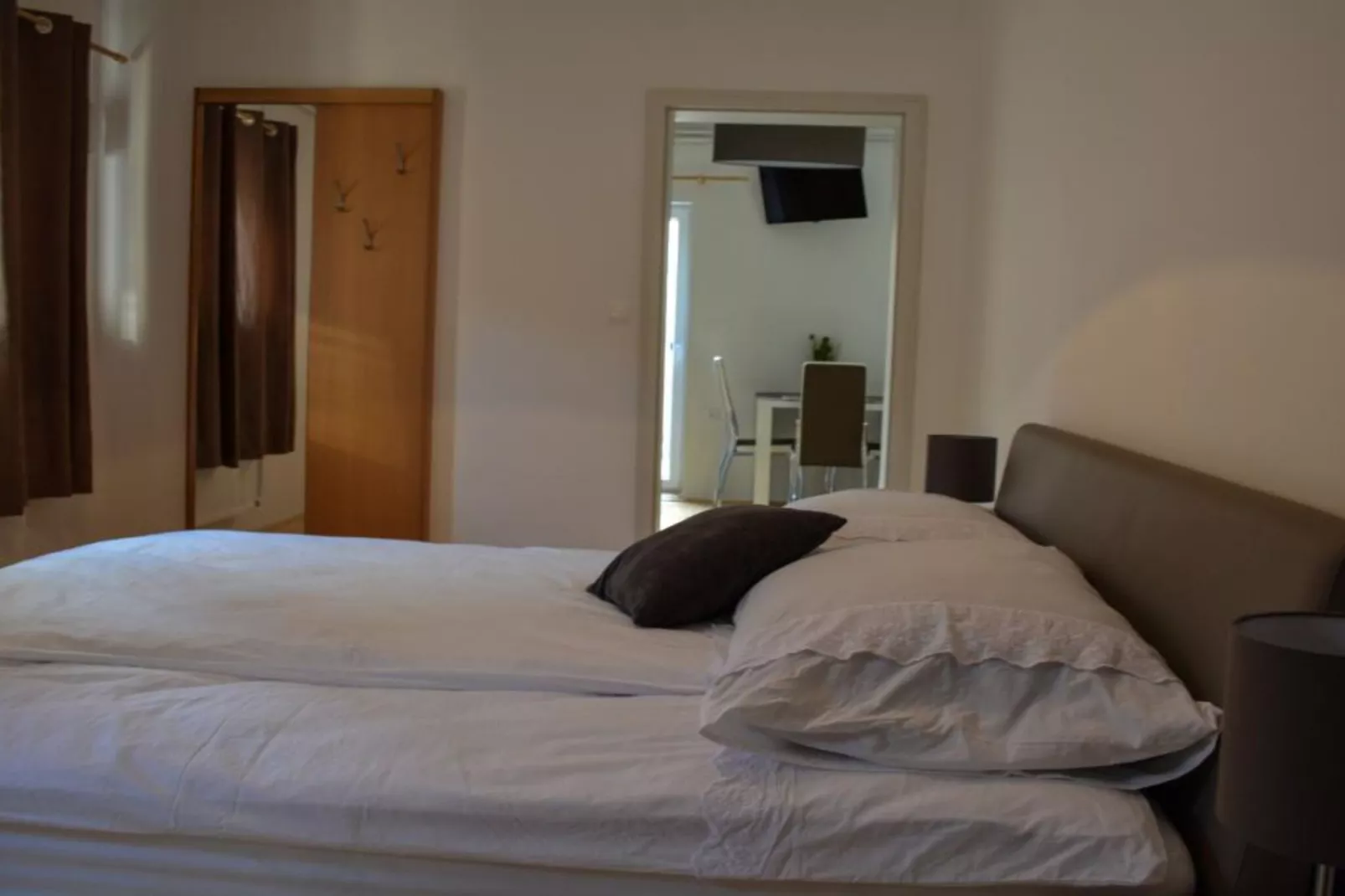 Zevnik Quiet Retreat with Stunning Views and Equestrian Activities - Standard One Bedroom Apartment-Bedroom