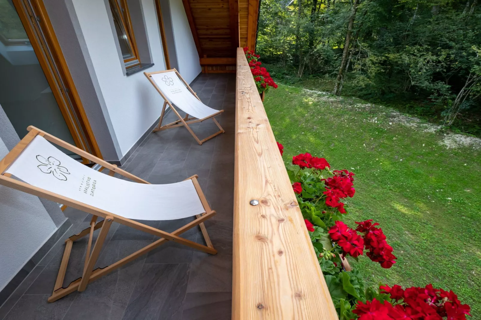 The Woodland Nook Apartments Bohinj - Comfort Two Bedroom Apartment with Balcony (owner F)-Terrasse/Balkon