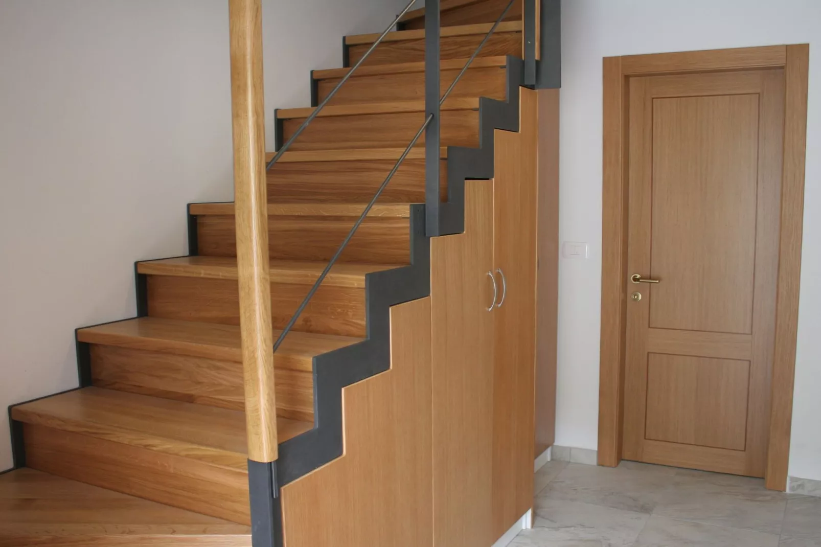 Riverside Rustic Ridge Apartments with Balcony - Three Bedroom Apartment with Balcony-Stairs