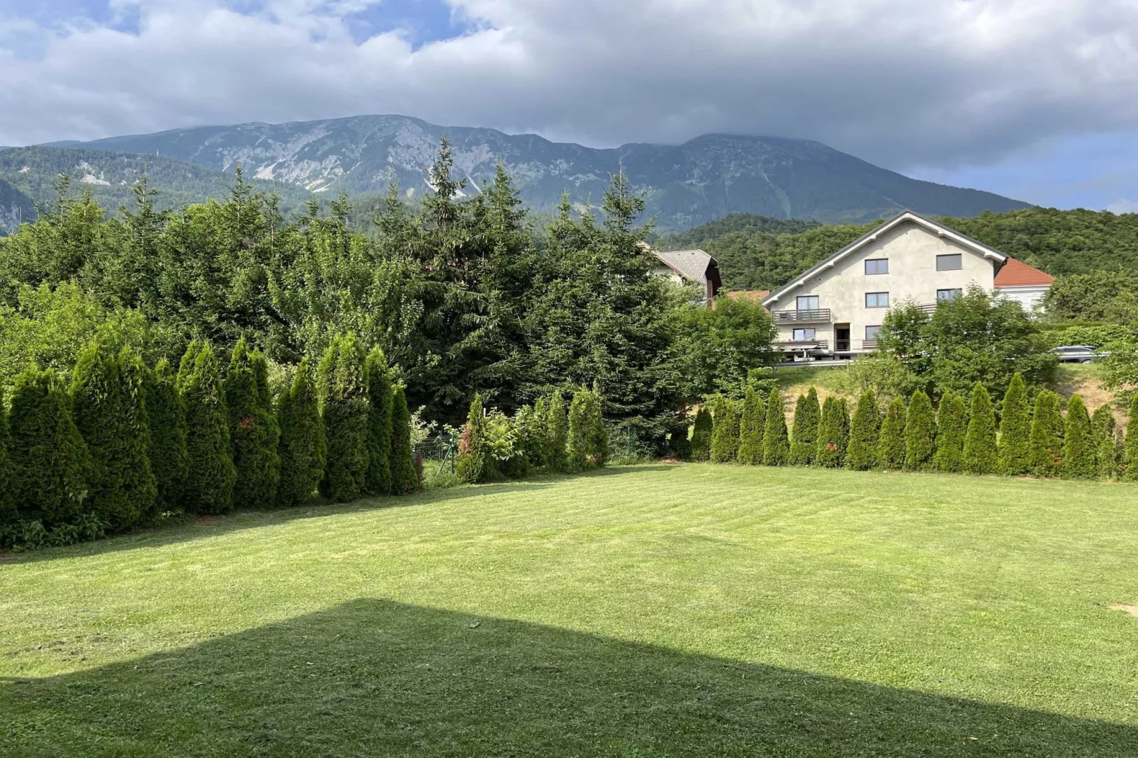 Meadow Tranquil Apartments with Evergreen Garden - One Bedroom Apartment-Outdoor