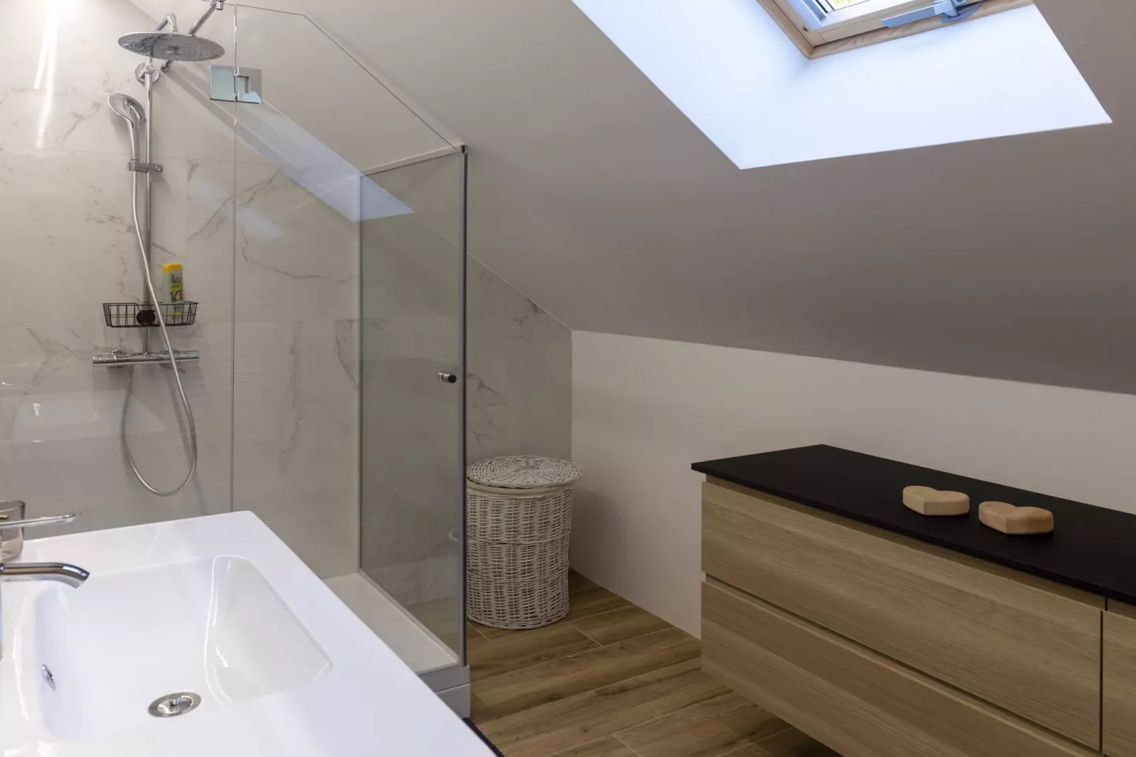 Mountain View Villa with Sauna and Hot-Tub - Three Bedroom Villa with Sauna and Hot-Tub-Badezimmer