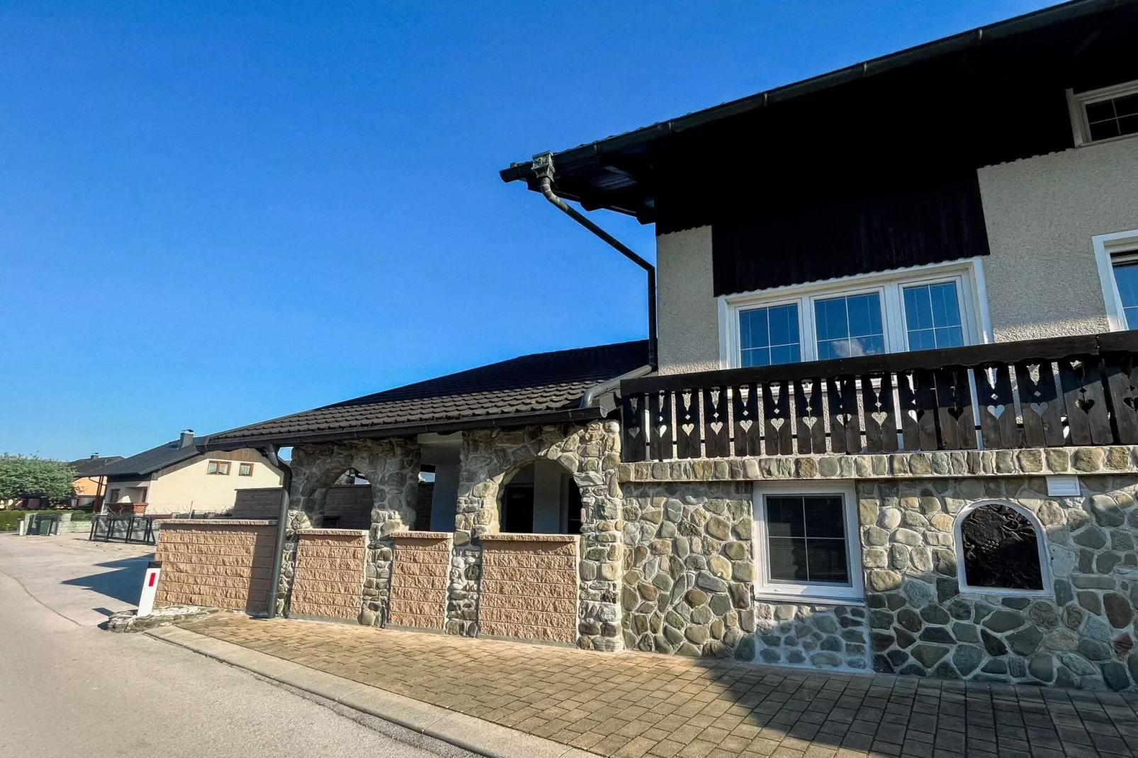 Modern and Peaceful Apartment with Terrace - Two Bedroom Apartment with Terrace-Im Freien