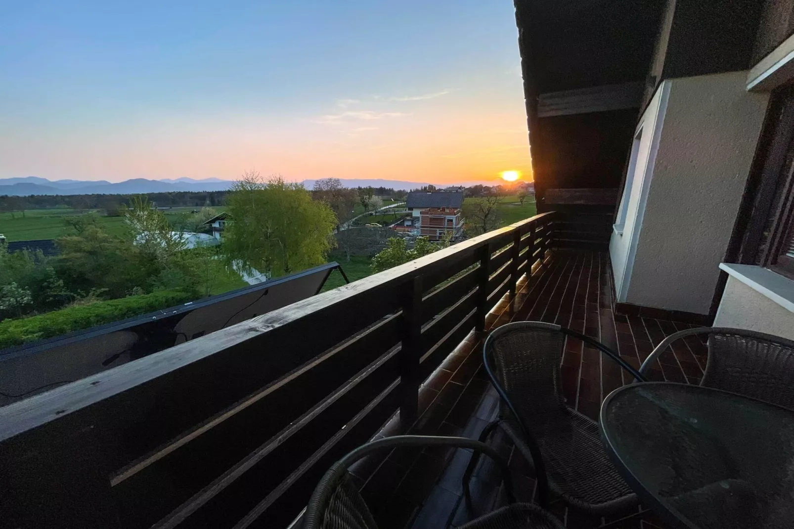 Vibrant and Charming Apartment with Balcony and Mountain View - Two Bedroom Apartment with Balcony and Mountain View-Terrace balcony