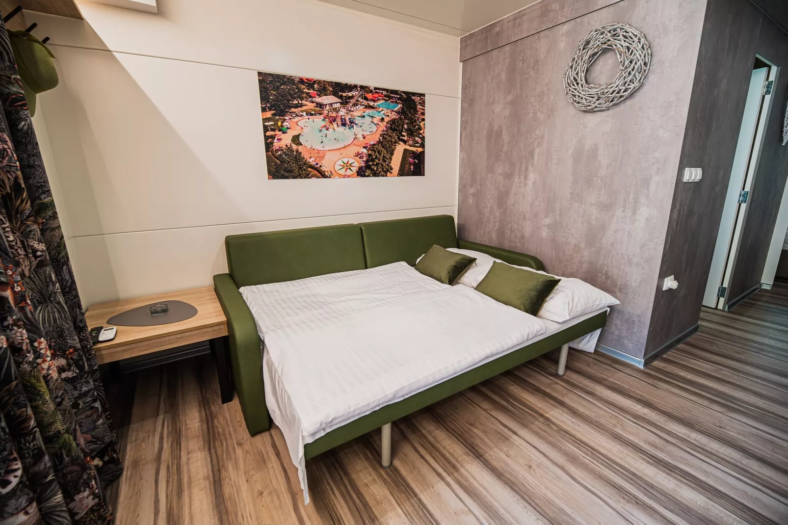 Lake Serenity Premium Mobile Homes with Thermal Riviera Tickets - Three Bedroom Mobile Home 15\/029 - Chambre