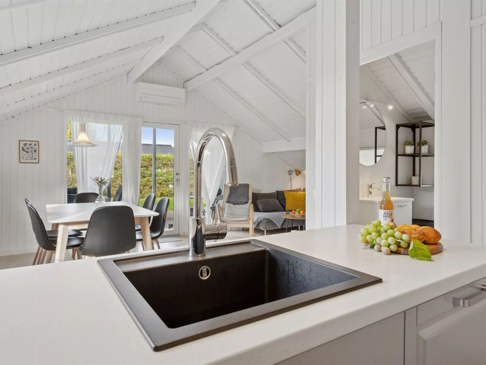 "Hannah" - 200m from the sea-Dedans