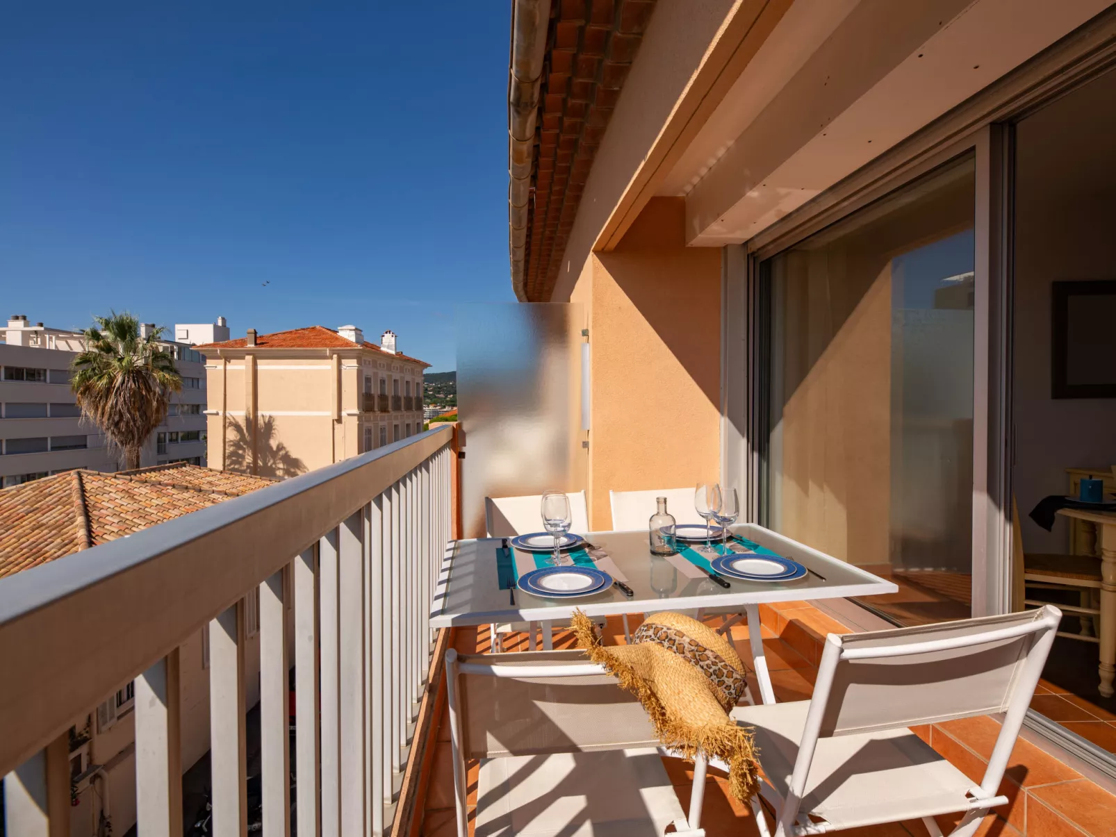 La Marjolaine-Outside