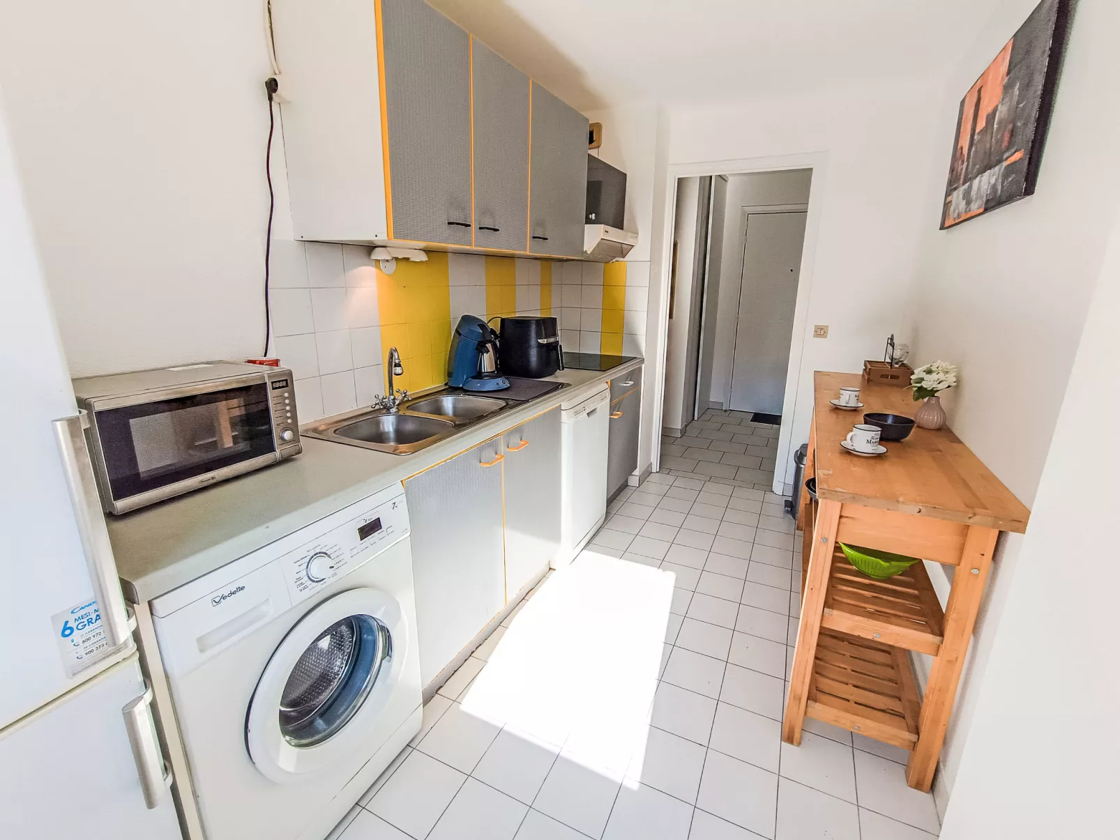 Port d'Attache-Inside