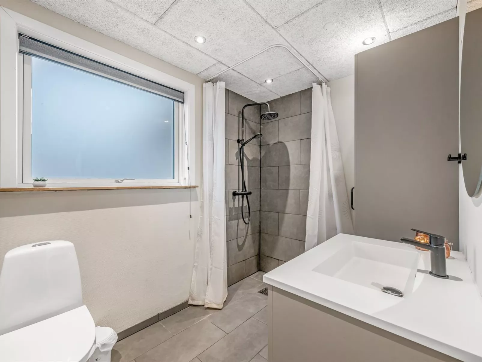 "Naia" - 300m to the fjord-Drinnen