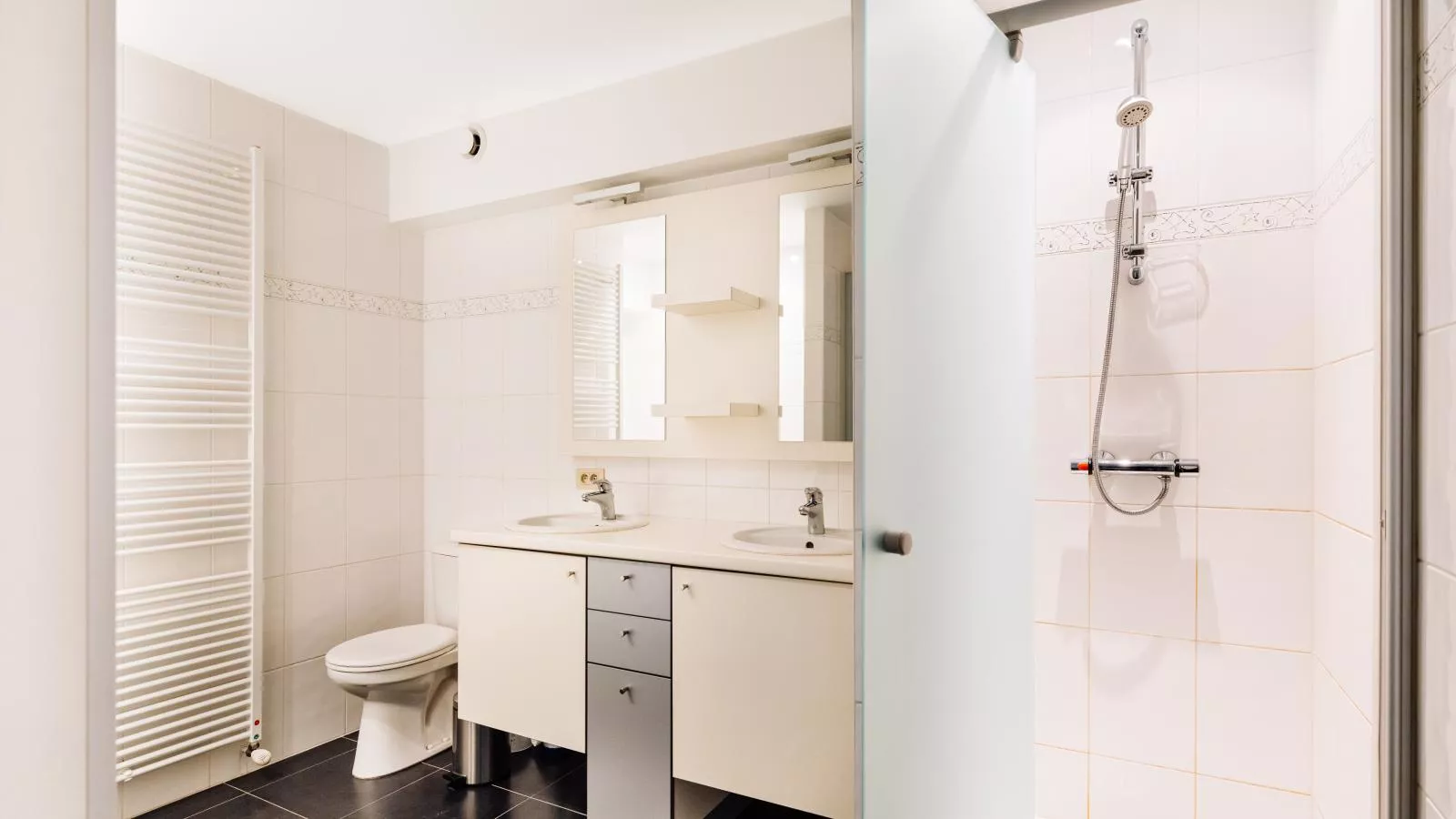 Brit Eerste-Bathroom