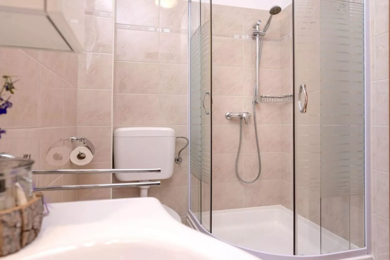 One Bedroom Luxury Apartment with Balcony and Sea View  1-Badezimmer