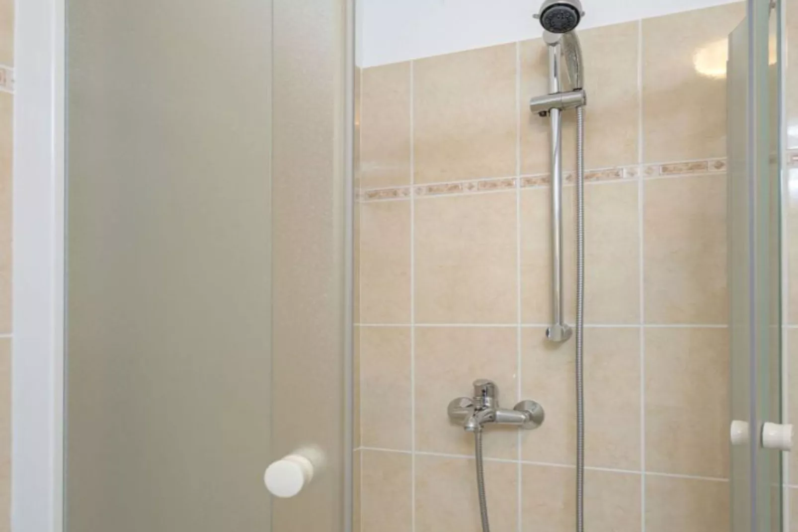 One Bedroom Apartment with Terrace and Sea View 4-Badezimmer