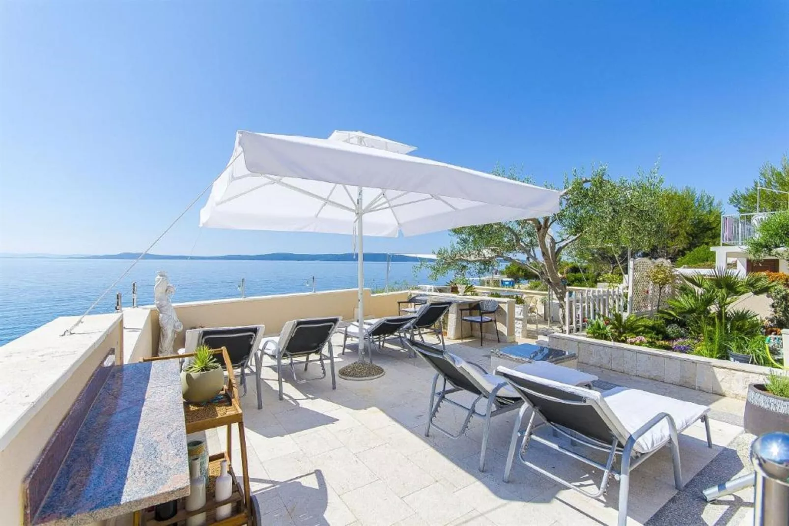 Apartments Nives -Standard Two Bedroom Apartment   (A1)-Terrasse