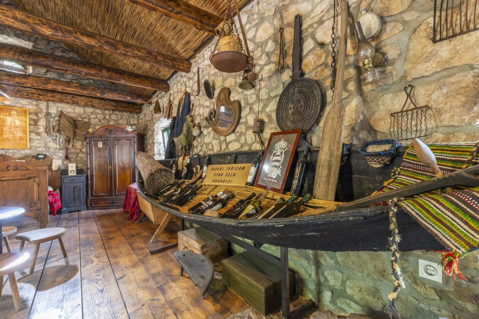 Rustical Resort Kokorići with Shared Outdoor Swimming Pool - One Bedroom Apartment with Terrace-Schlafzimmer