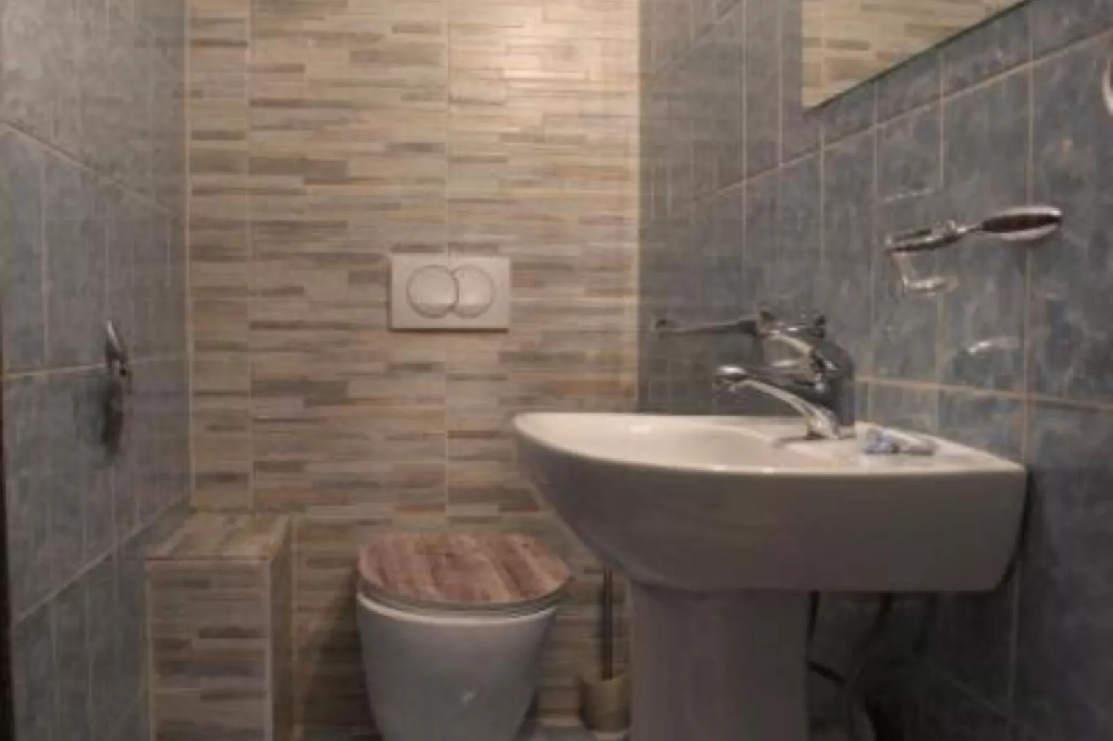 Quaint & Affordable Stay in Budva Traditional Stone House - Family Room 2-Badezimmer