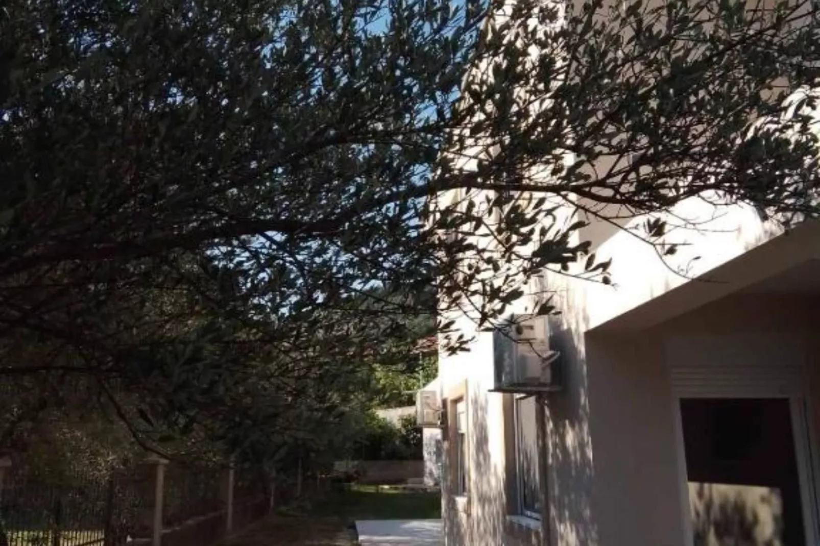 Adriatic Haven – Cozy Tivat Apartment with a Terrace - One Bedroom Apartment-Extérieur