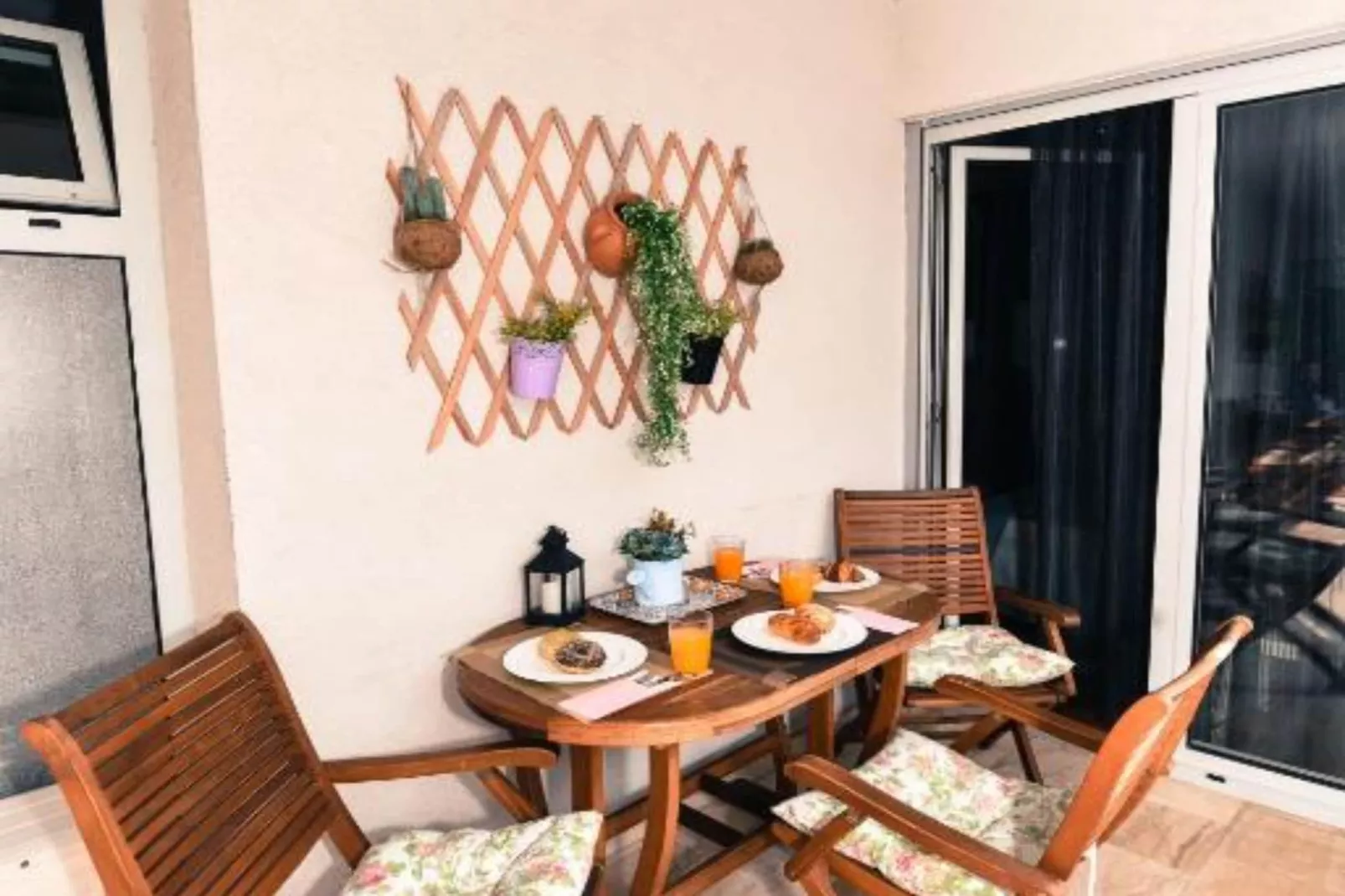 Chic Budva City Retreat - Studio Apartment with Balcony-Terrasse/Balkon