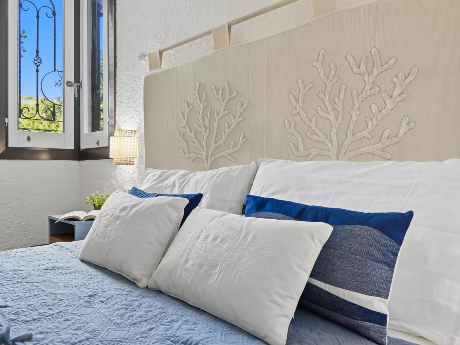 Iris 5, Terza Spiaggia-Inside