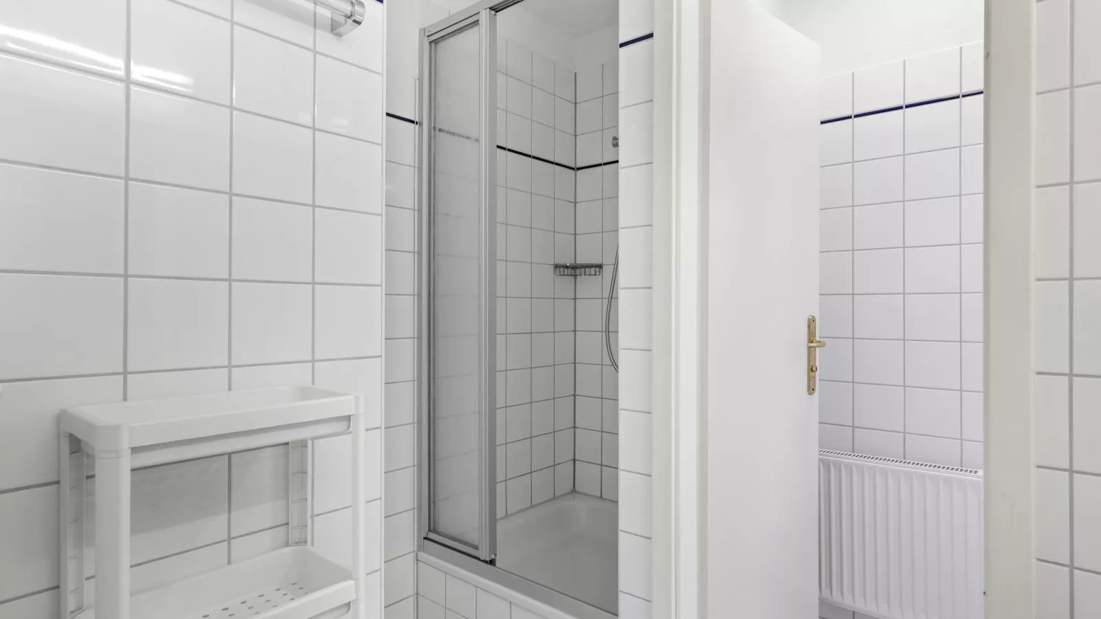 Papillon 11-5-Bathroom