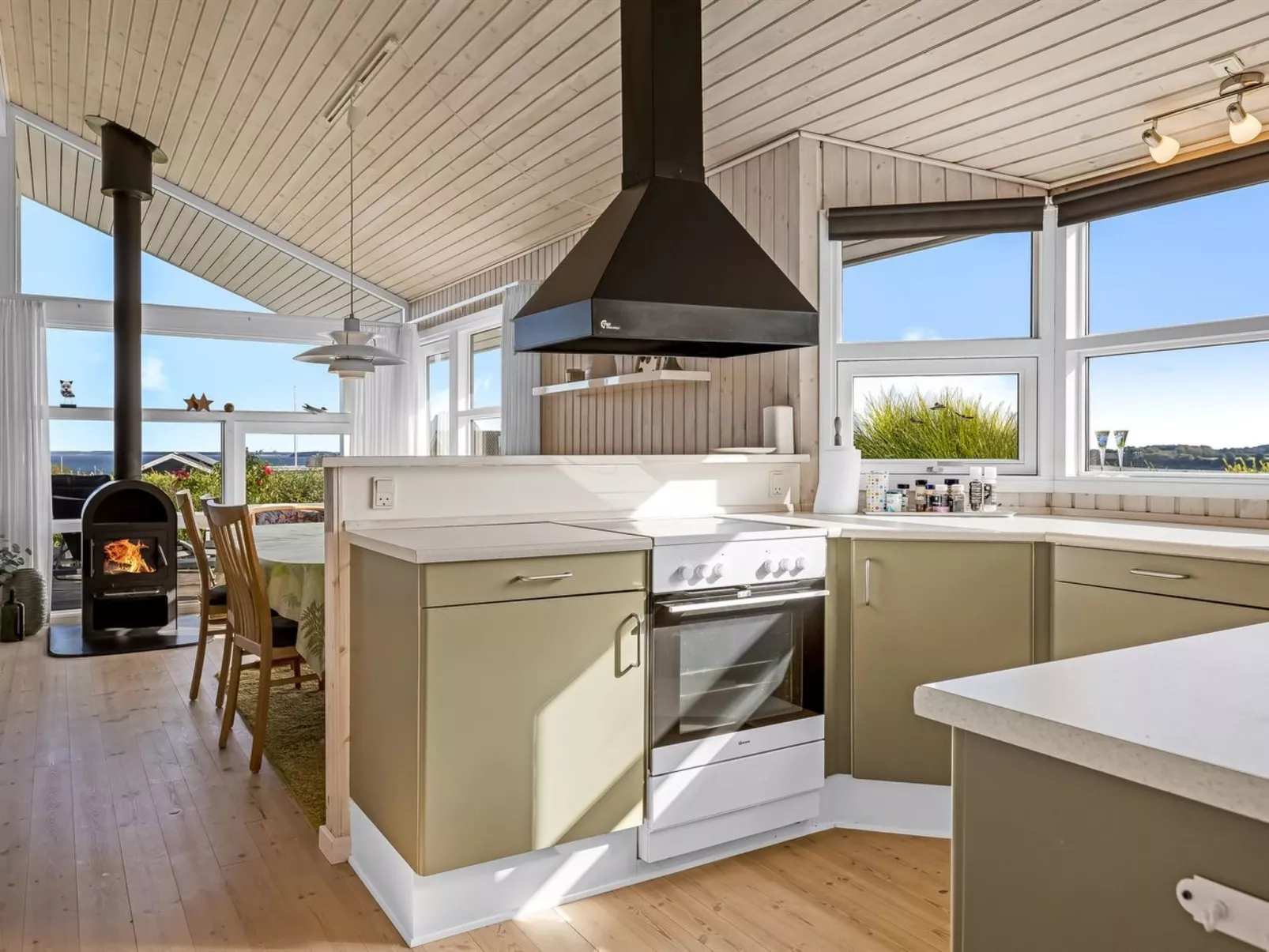 "Tjarven" - 350m from the sea-Drinnen