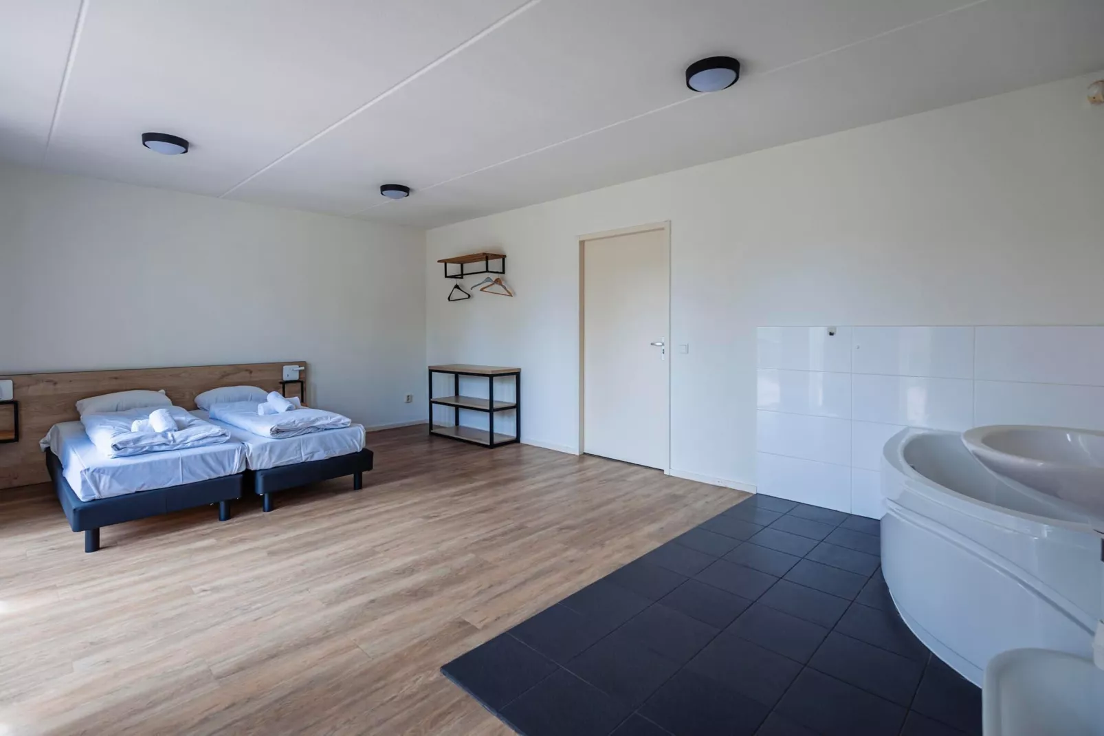 16 - Persons Family bungalow-Chambre