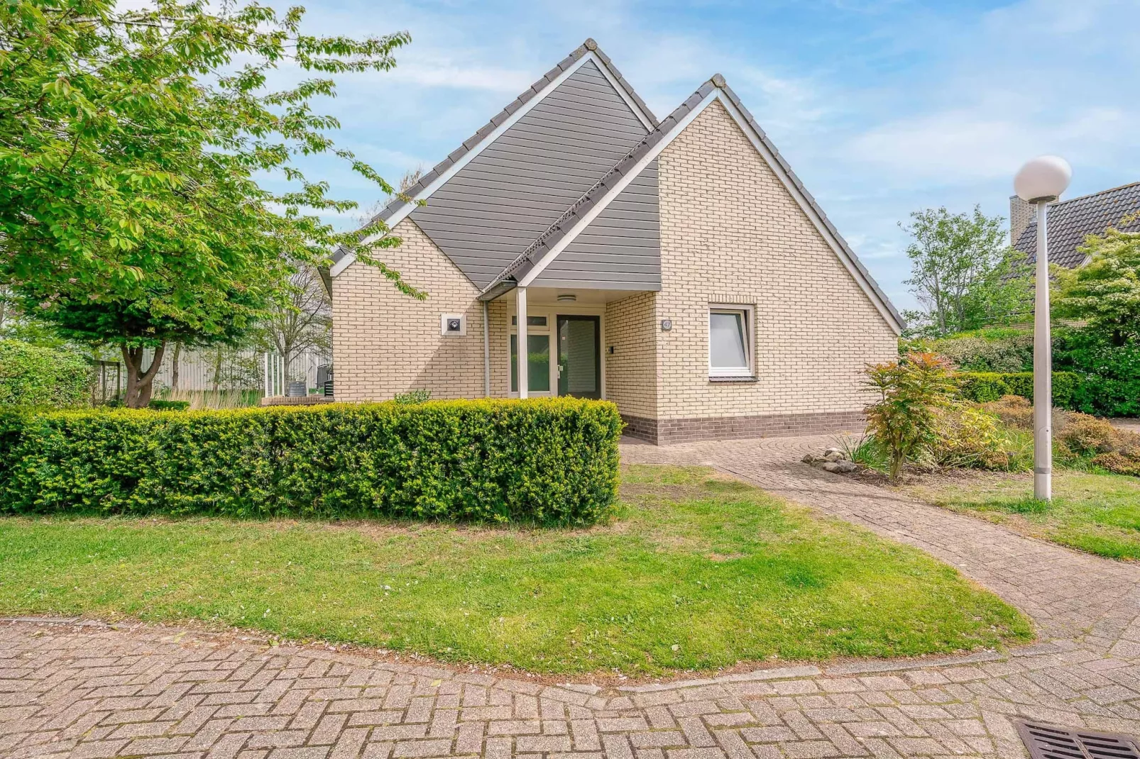 Kamperfoelie 47-Exterior in summer