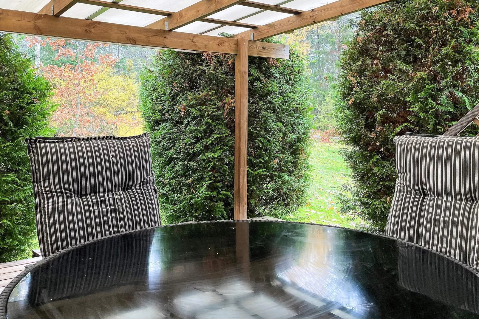 Cozy Forest Hideaway with Hot Tub-Outdoor