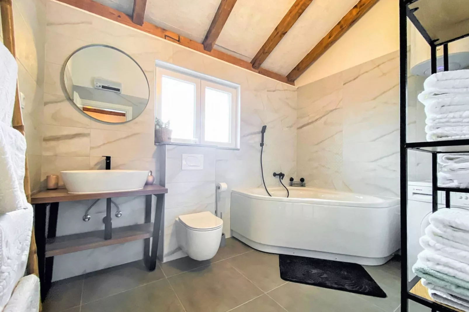 Villa Vinka - Three Bedroom Villa with Swimming Pool-Salle de bain