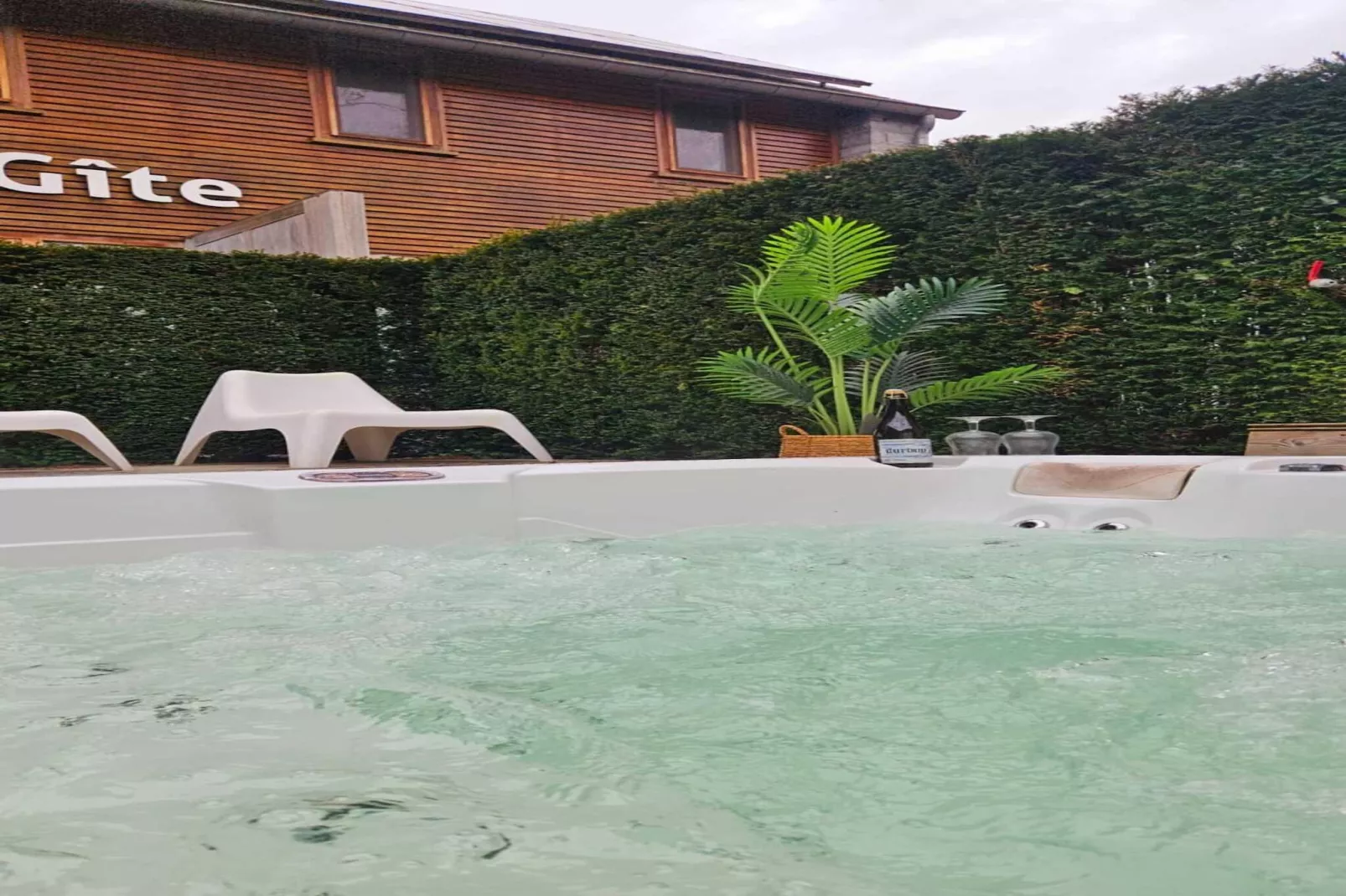 Le reflet de l’Ourthe-Gardens in summer