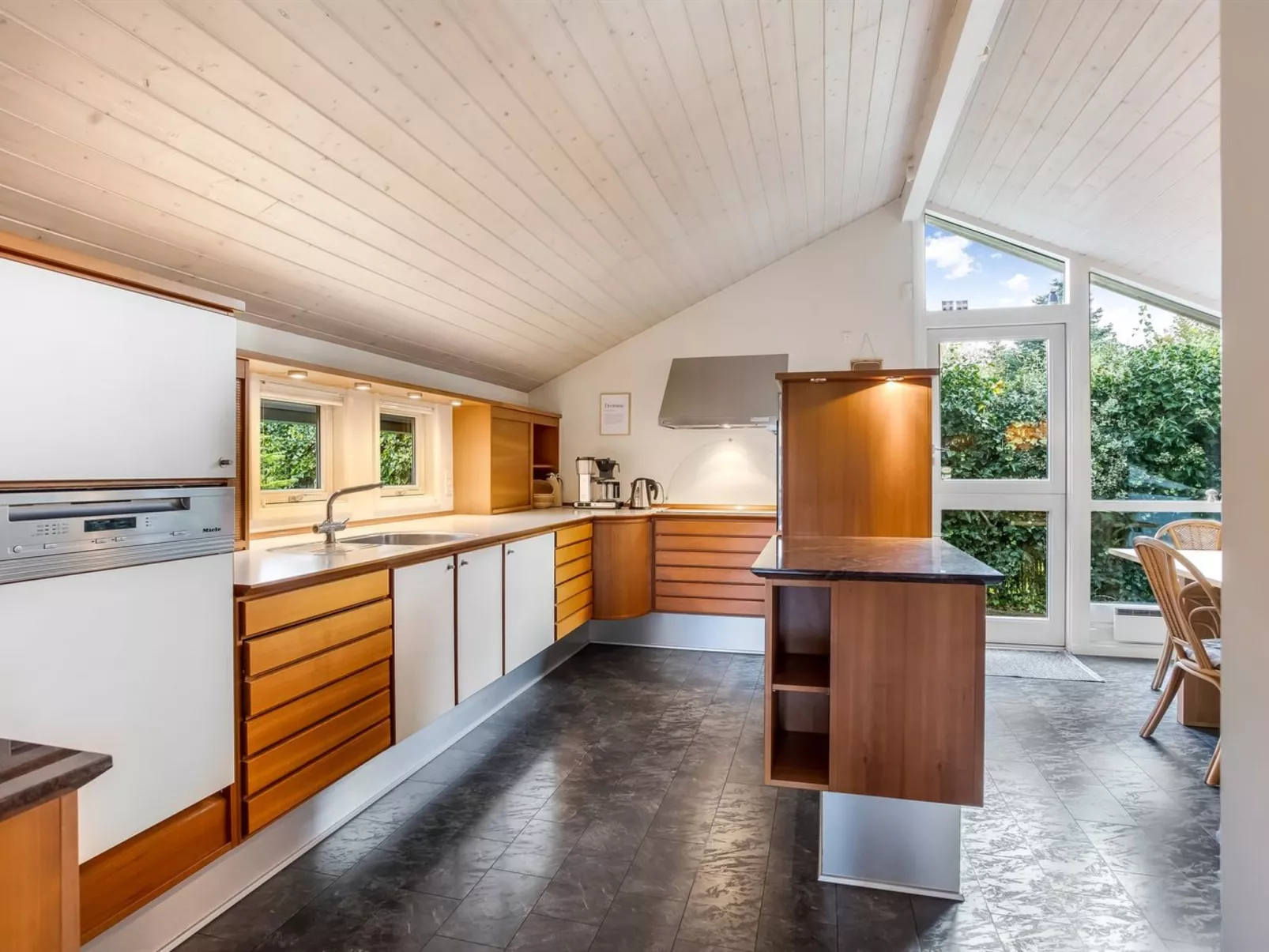 "Lirim" - 400m from the sea-Dedans