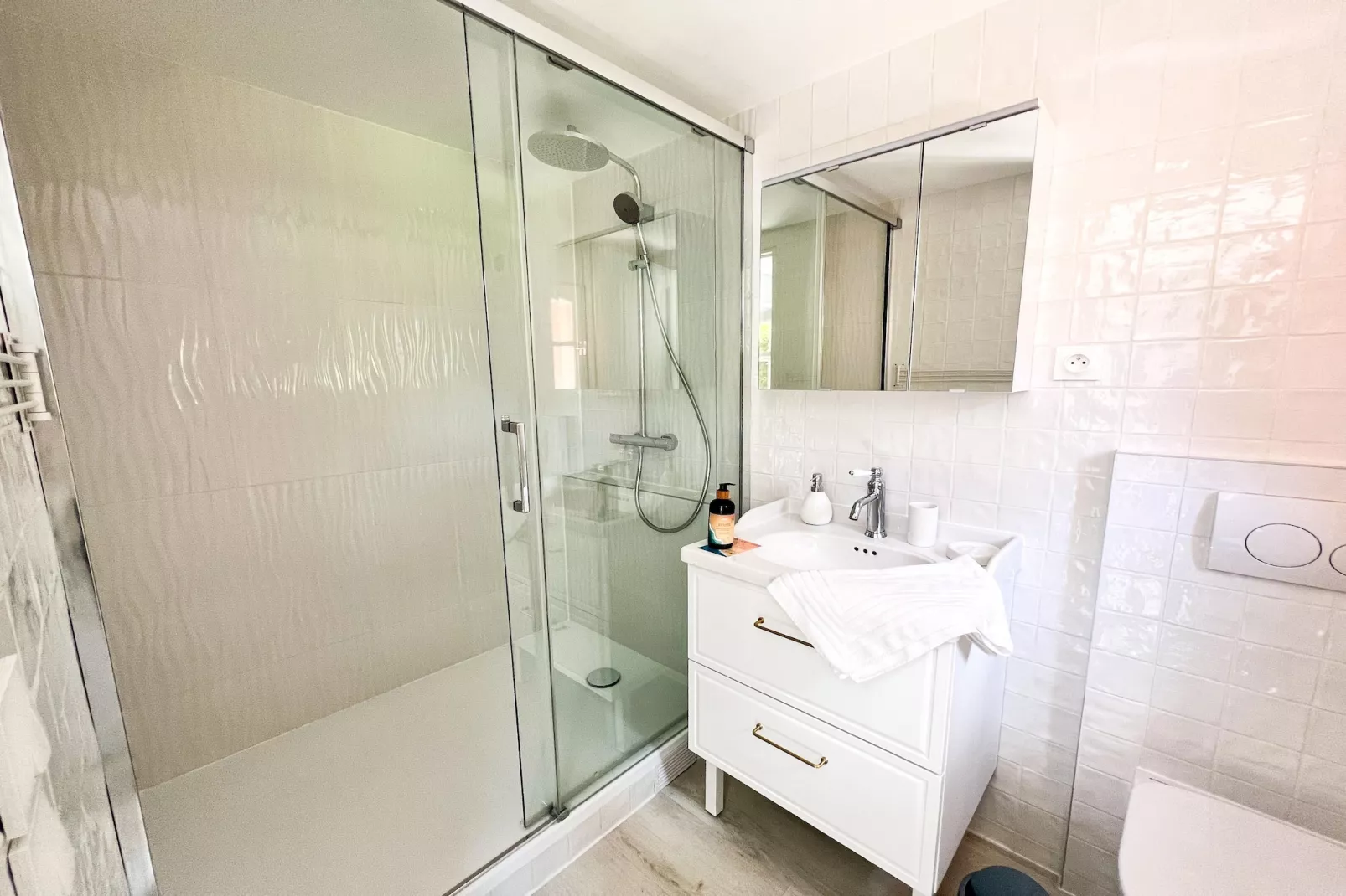 Doppelhaushälfte in Milizac-Bathroom