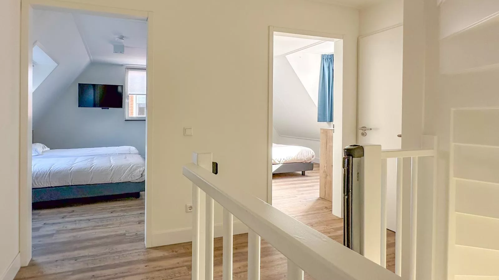 Dune Deluxe 77-Bedroom