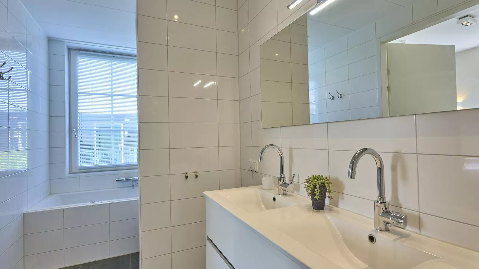 SeaLuxe Residence 27C-Salle de bain