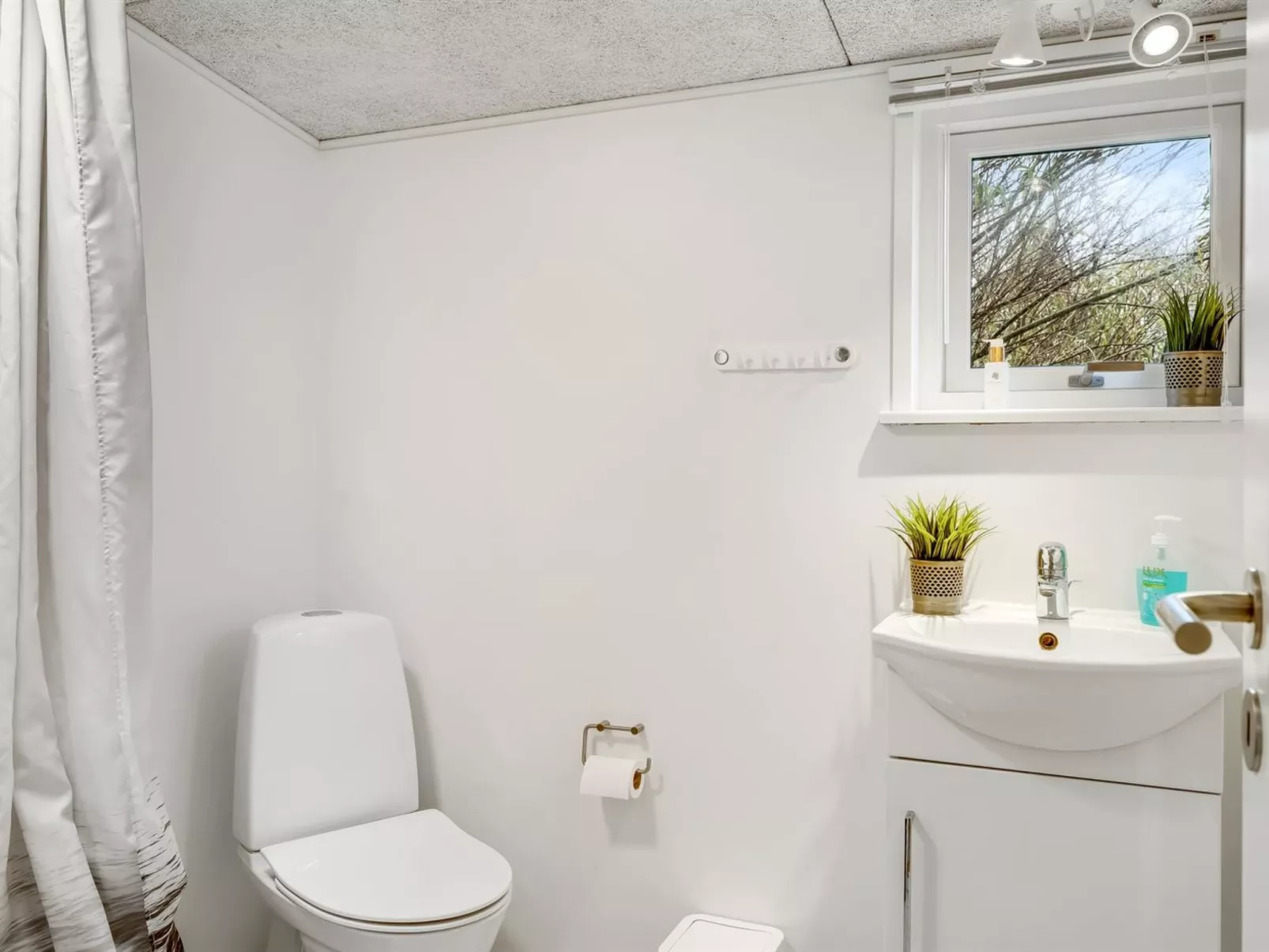 "Tekla" - 75m from the sea-Drinnen