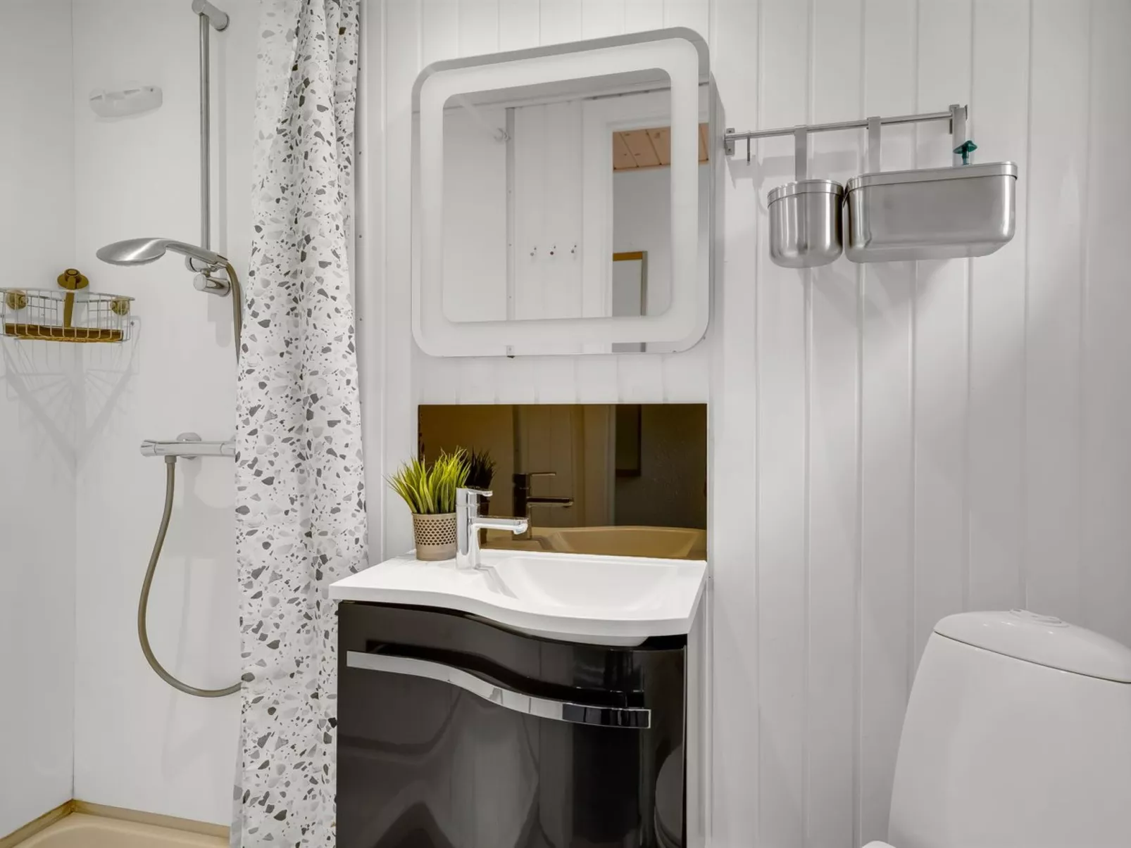 "Epiphania" - 100m to the fjord-Dedans