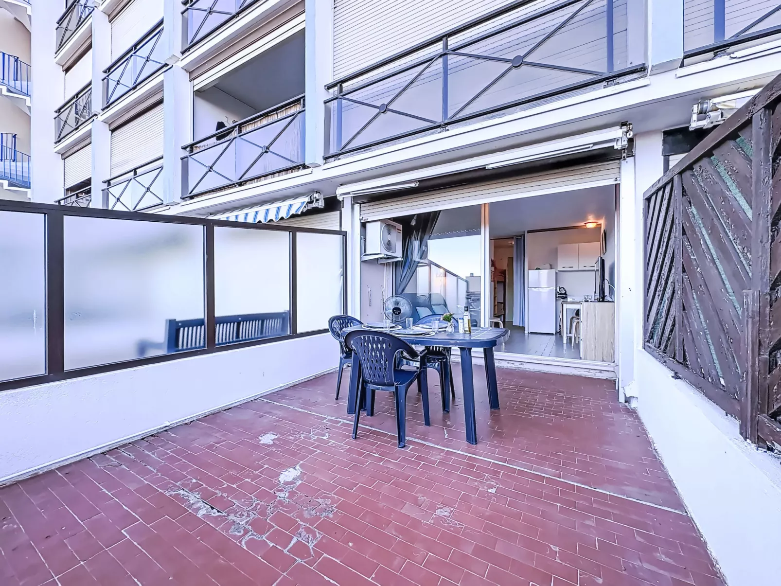 Le Lagon Bleu-Dedans