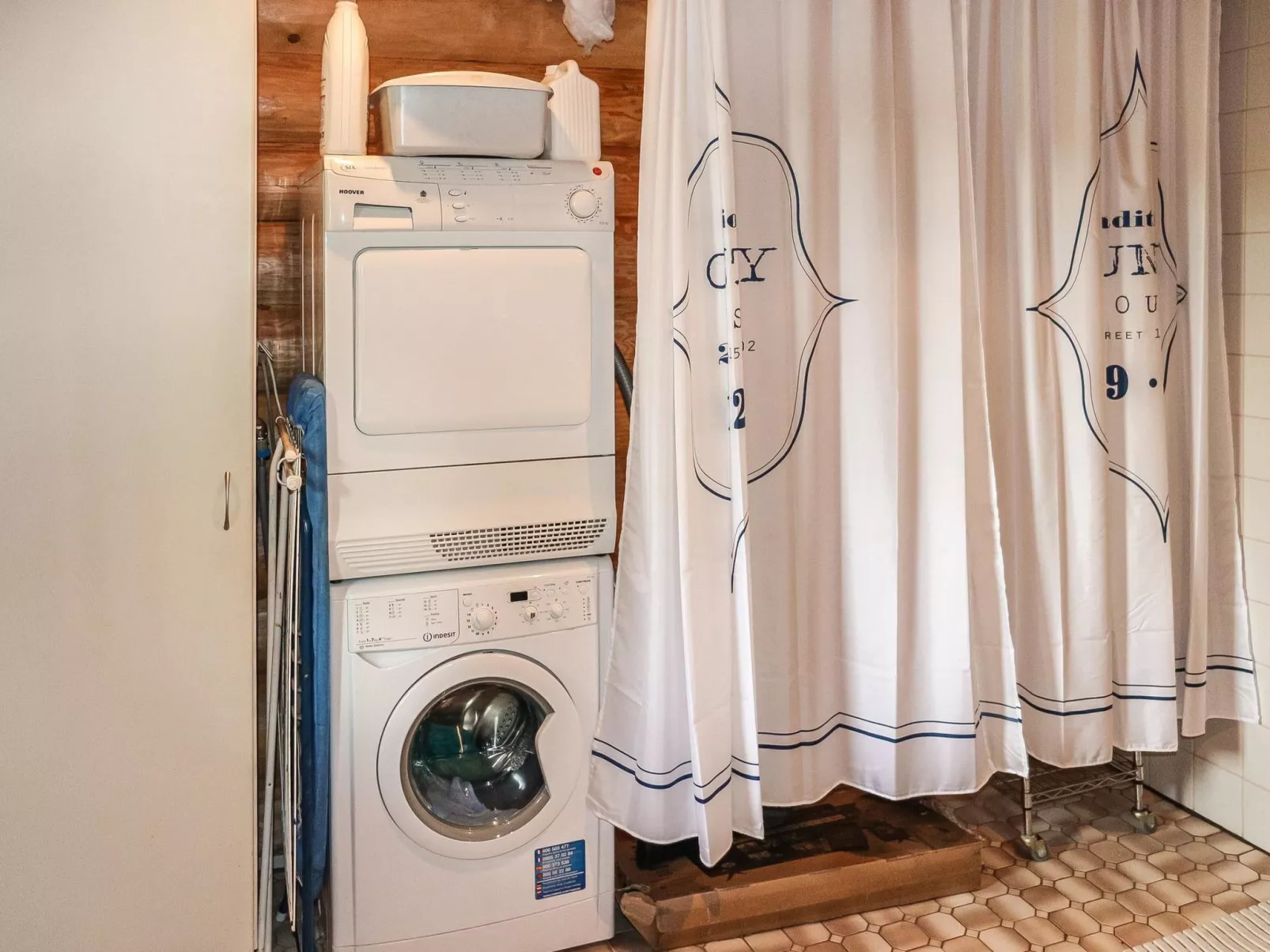 Lampitaival 5-Dedans