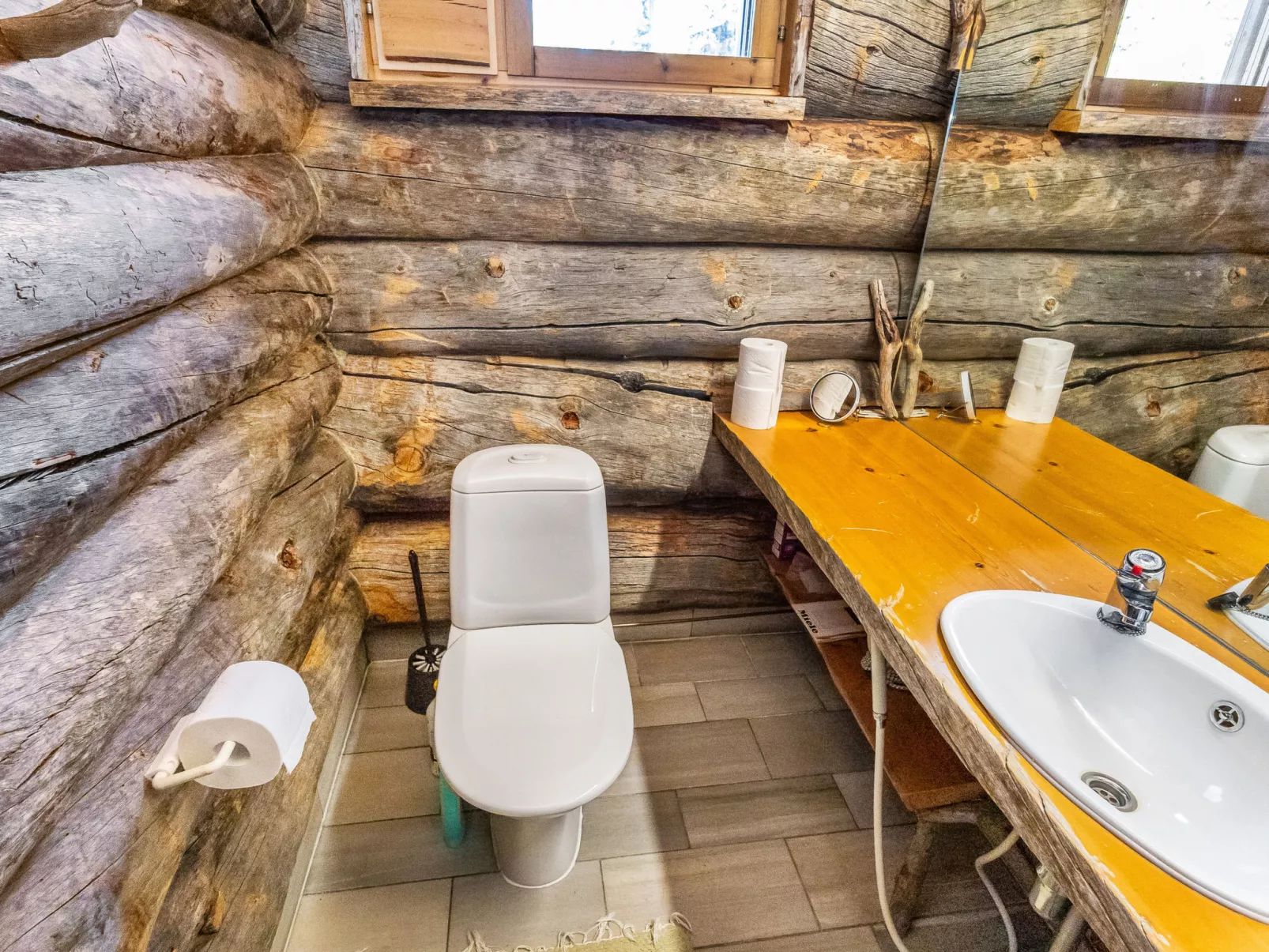 Rukan kelohuvila-Dedans