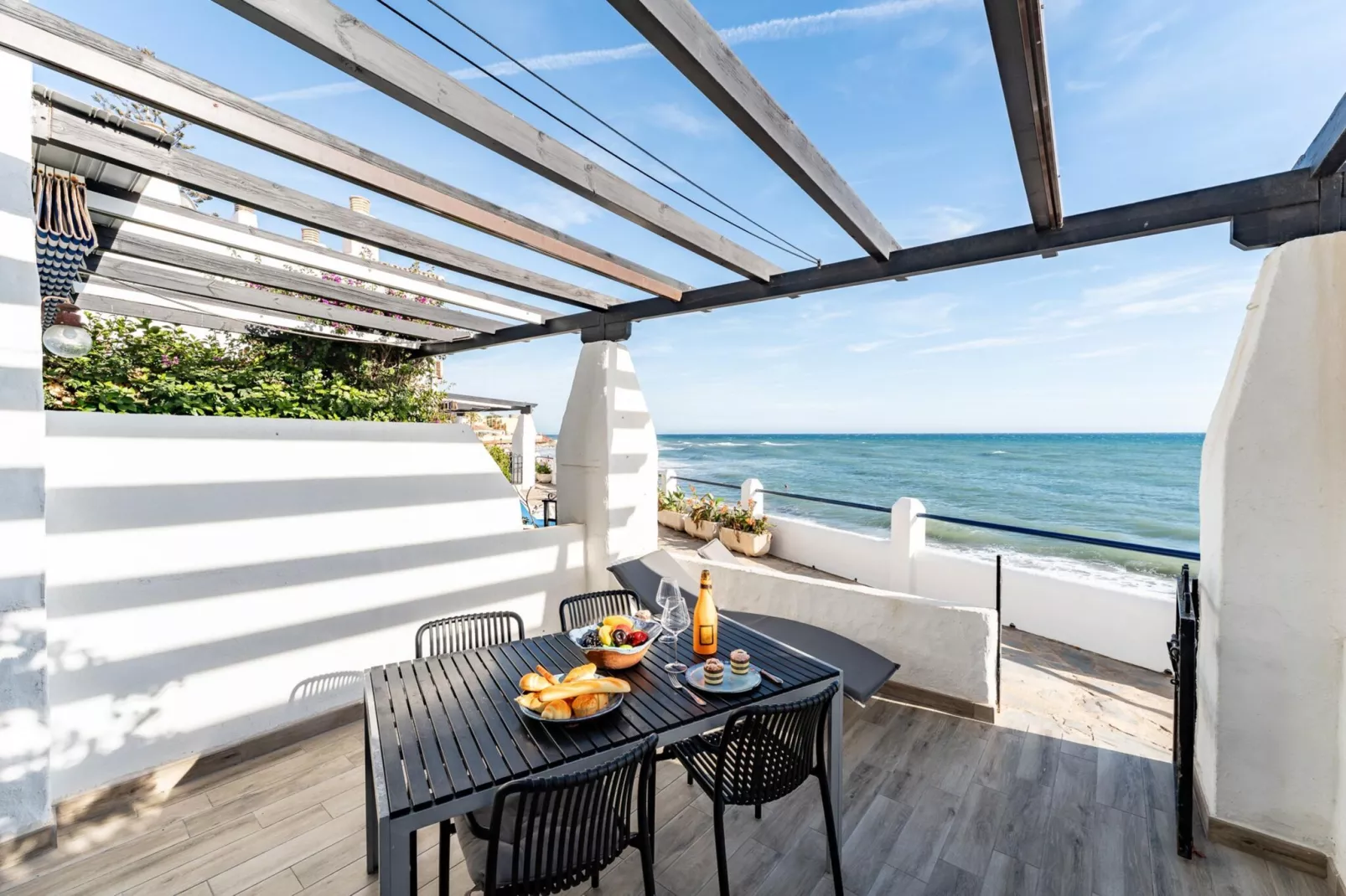 CT 399 - Faro's Beachfront Apartment in Calahonda-Terrace balcony