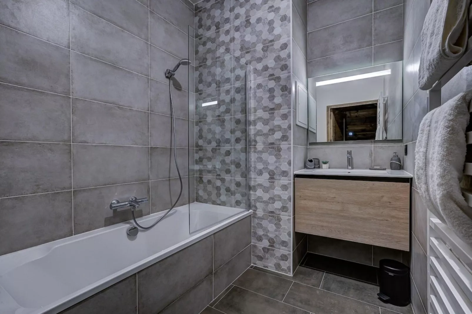 White Pearl C12-Badezimmer