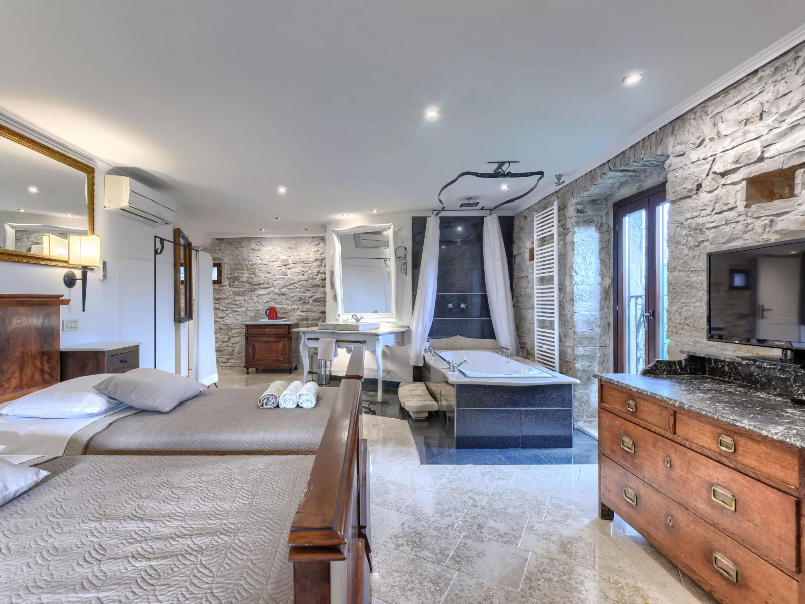 Golden Roots-Drinnen