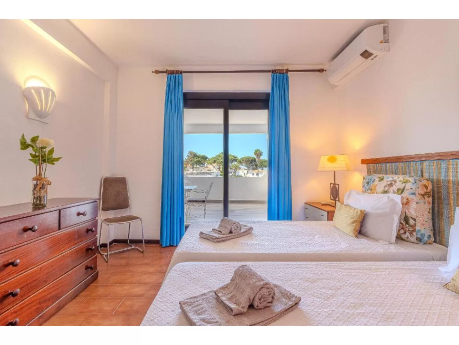 Ivone - Sunny Way-Dedans