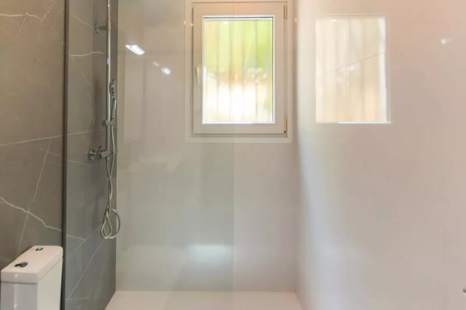 Maison à Roses-Untagged