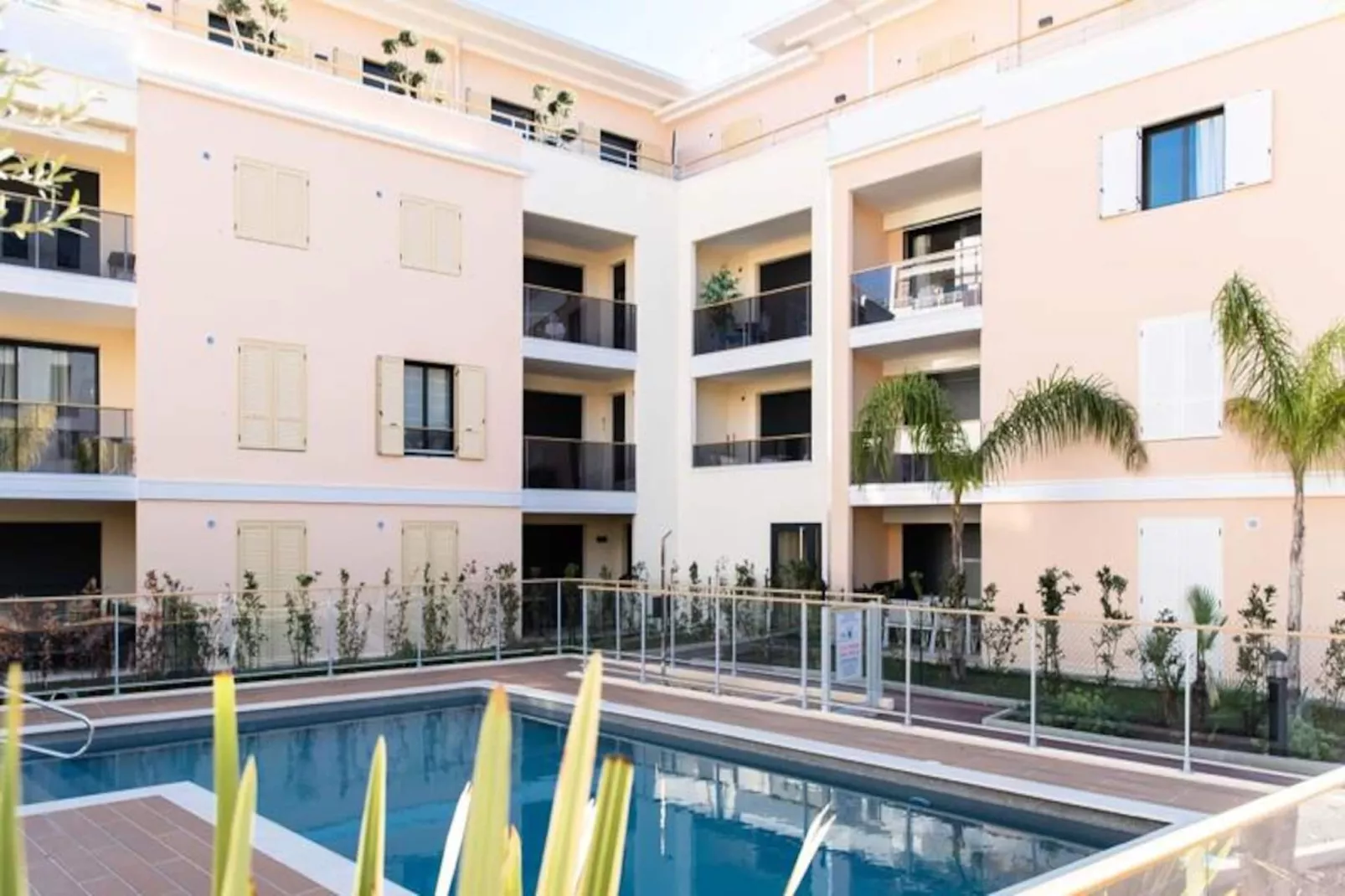 Résidence 2p Avec Piscine Au Palm Beach-Untagged