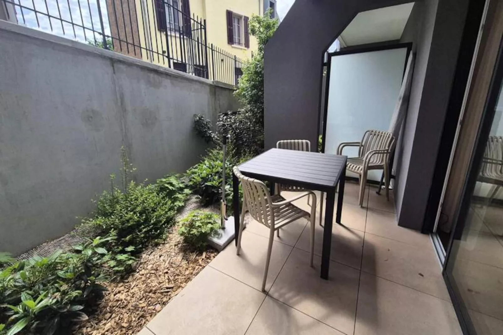 Résidence Paris-Untagged