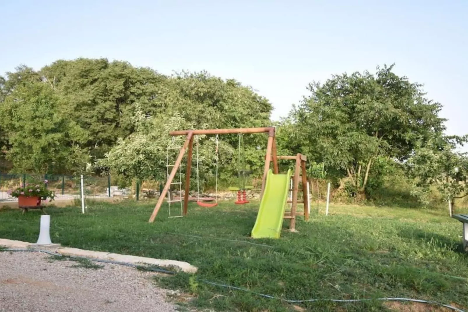 The Grandfather Villa – Heated Pool Retreat-Garten Sommer