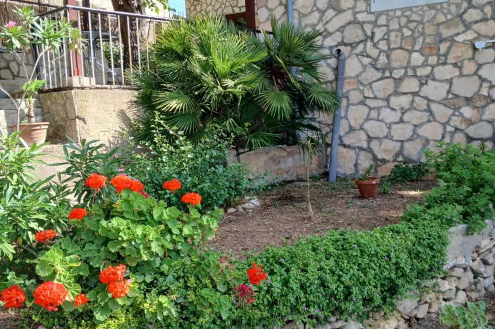 Apartmani Green Oasis - Studio Apartment with Terrace and Sea View-Outdoor