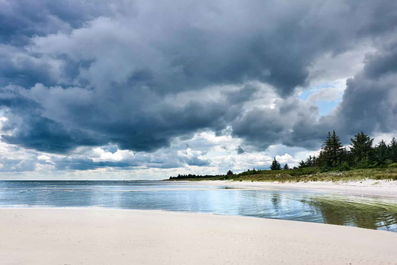 Secluded Lagoon Retreat in Hou-By Traum-Water view