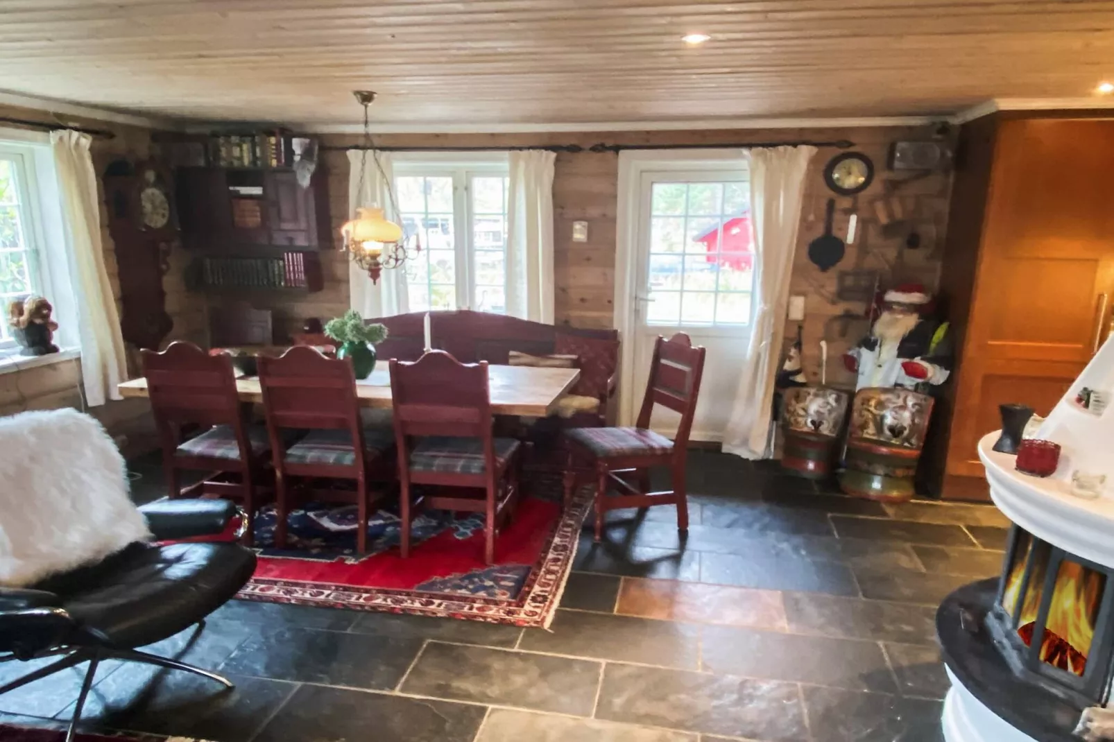 30653-PØLSEBU-Intérieur