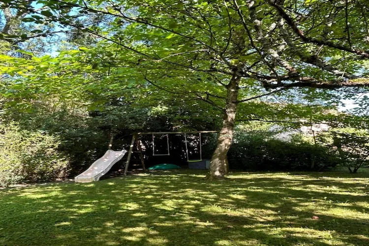 Bligny-sur-Ouche-Jardins en été