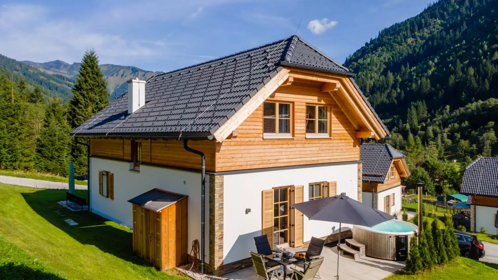 Riesner Alpenlodge-Exterior in summer